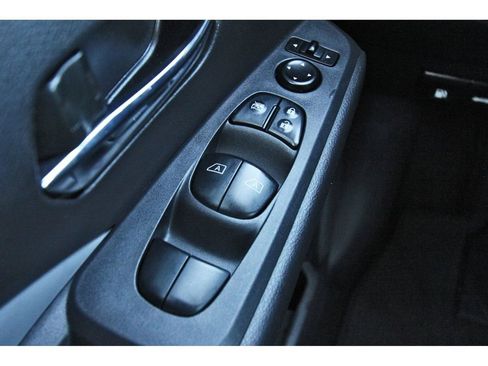 Used 2023 Nissan Kicks SR w/ SR Premium Package FWD image 23