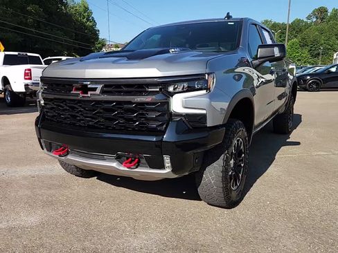 Used 2024 Chevrolet Silverado 1500 ZR2 w/ Technology Package image 3