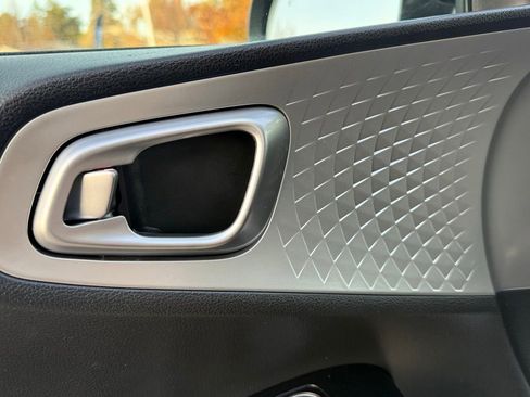 Used 2024 Kia Soul LX w/ LX Technology Package image 12