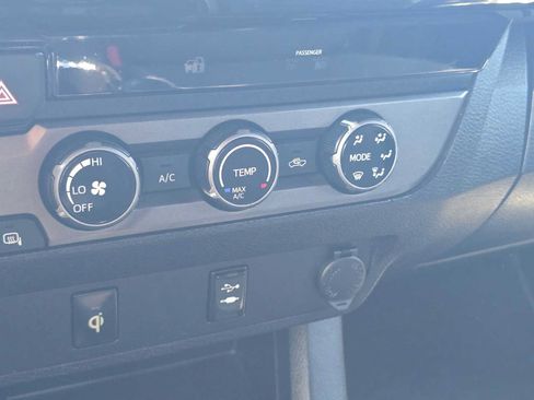 Used 2017 Toyota Tacoma TRD Off-Road w/ Tow Package (A/T) AWD/4WD image 28