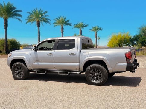 Used 2020 Toyota Tacoma SR5 AWD/4WD image 3