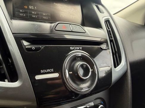 Used 2012 Ford Focus Titanium FWD image 23