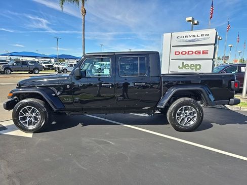 New 2025 Jeep Gladiator Sport image 17