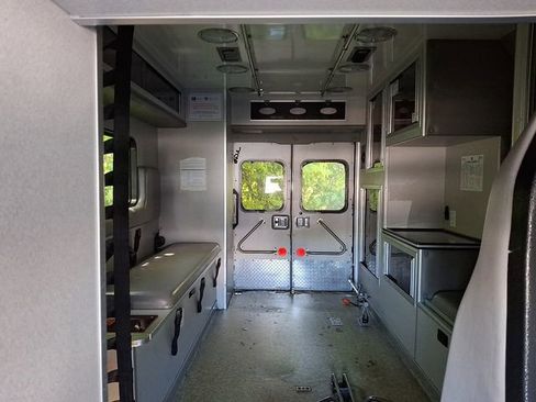 Used 2013 Ford E-450 and Econoline 450 Super Duty w/ Ambulance Prep Pkg RWD image 11