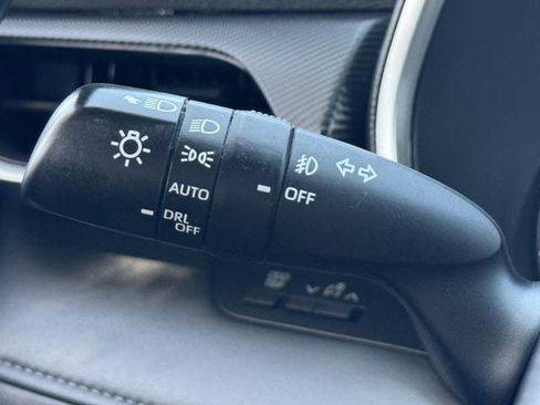 Used 2022 Toyota Highlander XSE FWD image 21