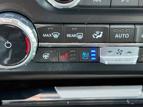 Used 2023 Ford F250 Lariat w/ Lariat Ultimate Package AWD/4WD image 35