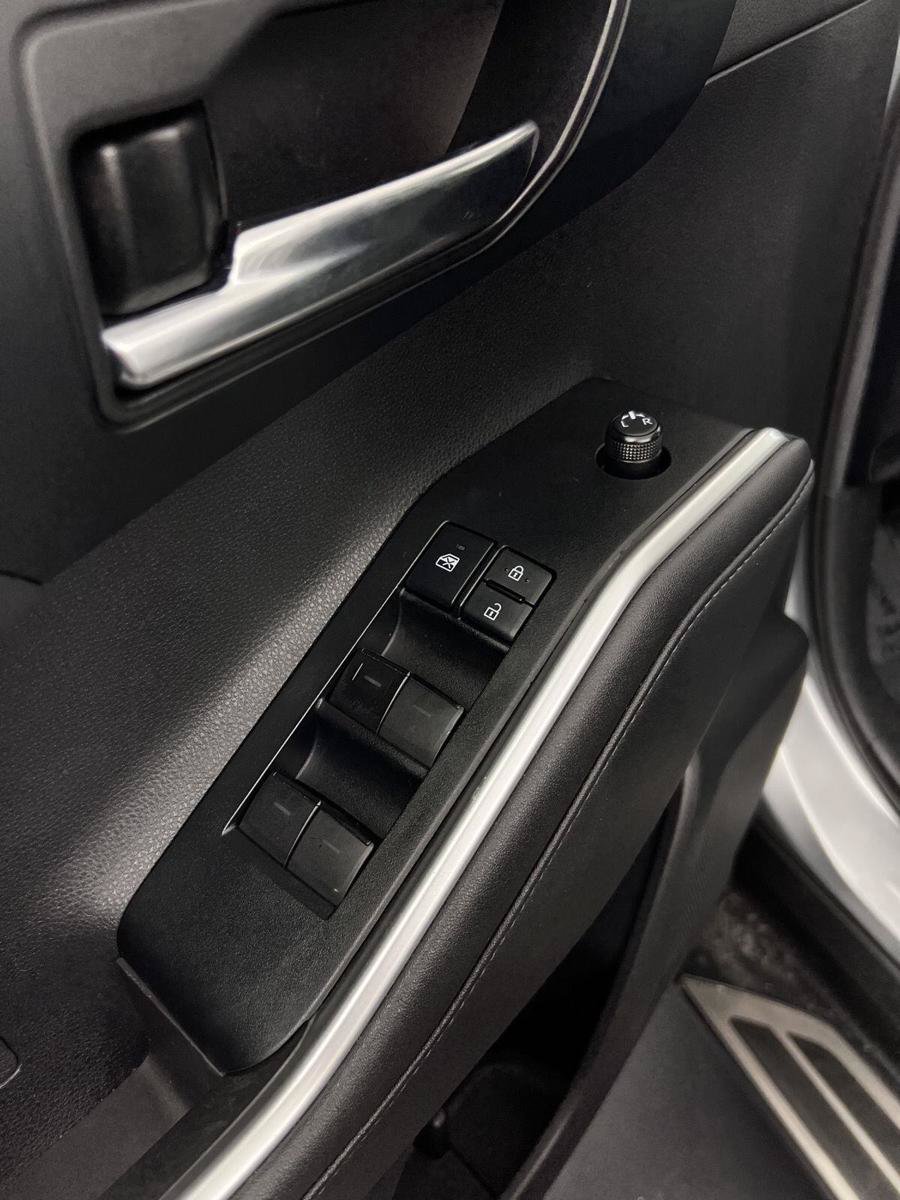 Used 2020 Toyota Highlander XLE FWD image 18