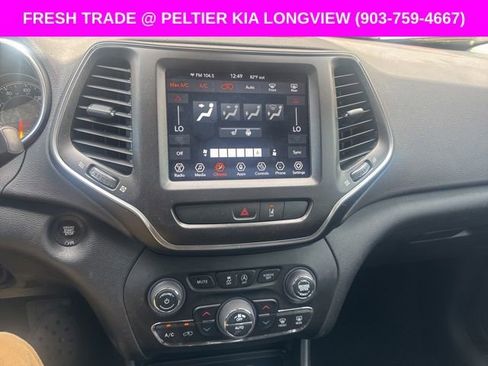 Used 2022 Jeep Cherokee Trailhawk image 18