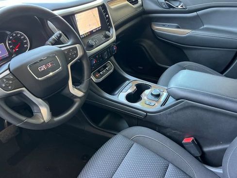 Used 2023 GMC Acadia SLE w/ Driver Convenience Package FWD image 10