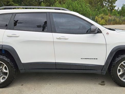 Used 2019 Jeep Cherokee Trailhawk image 1