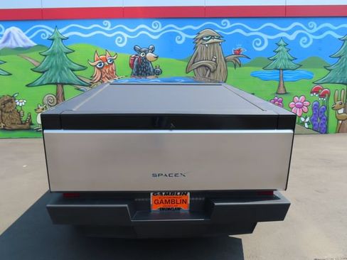 Used 2024 Tesla Cybertruck AWD Crew Cab image 7