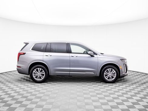 New 2025 Cadillac XT6 Luxury image 8