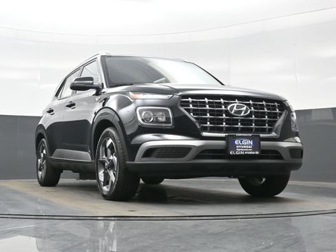 Certified 2025 Hyundai Venue SEL image 32