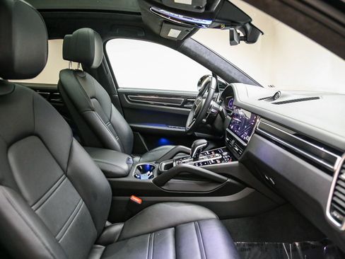 Certified 2023 Porsche Cayenne GTS AWD/4WD image 22