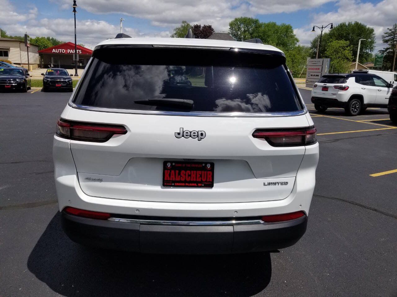 Used 2024 Jeep Grand Cherokee L Limited w/ Trailer Tow Package AWD/4WD image 6