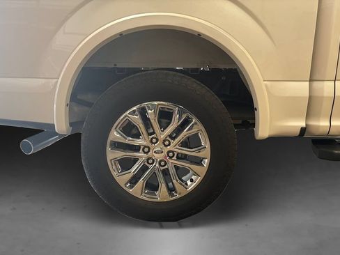 Used 2019 Ford F150 Lariat w/ Equipment Group 502A Luxury AWD/4WD image 20