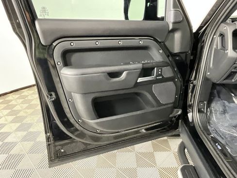 Certified 2024 Land Rover Defender 110 V8 image 19