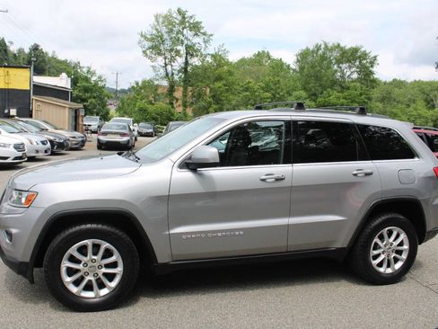 Used 2014 Jeep Grand Cherokee Laredo w/ 18" Wheel & 8.4" Radio Group AWD/4WD image 8