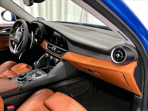 Used 2019 Alfa Romeo Giulia Ti Sport w/ Quick Order Package 22S Sport AWD/4WD image 28