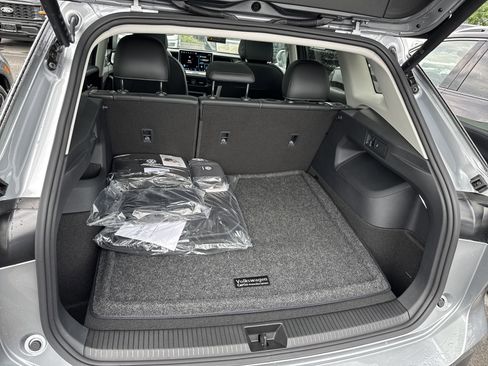 New 2025 Volkswagen Tiguan SE image 24