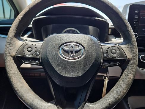 Used 2021 Toyota Corolla LE image 12