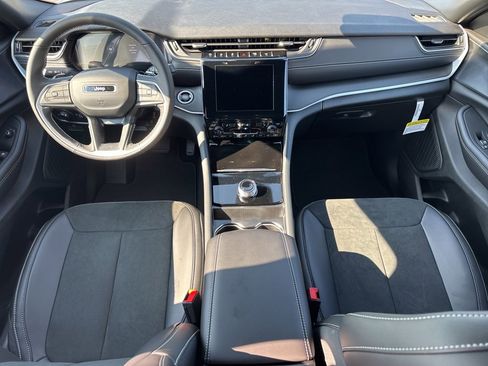 New 2025 Jeep Grand Cherokee L Altitude image 27