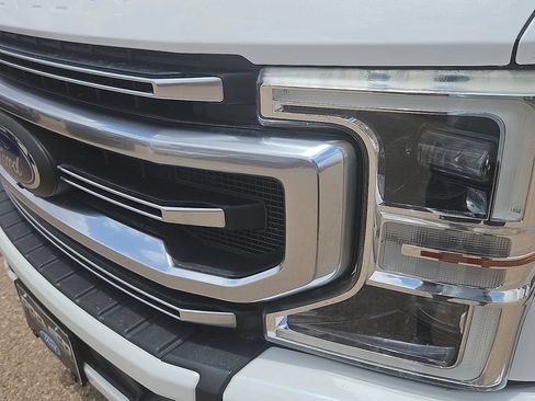Used 2020 Ford F250 Platinum w/ FX4 Off-Road Package AWD/4WD image 13