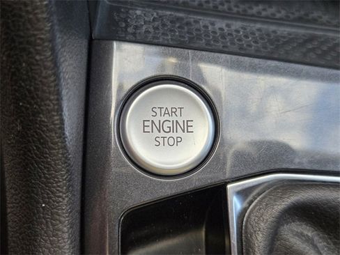 Used 2023 Volkswagen Tiguan SE R-Line image 28