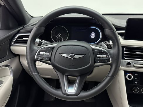 Used 2025 Genesis G70 2.5T image 18