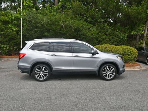 Used 2017 Honda Pilot Touring image 5