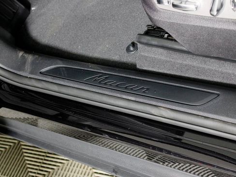 Certified 2026 Porsche Macan AWD/4WD image 18