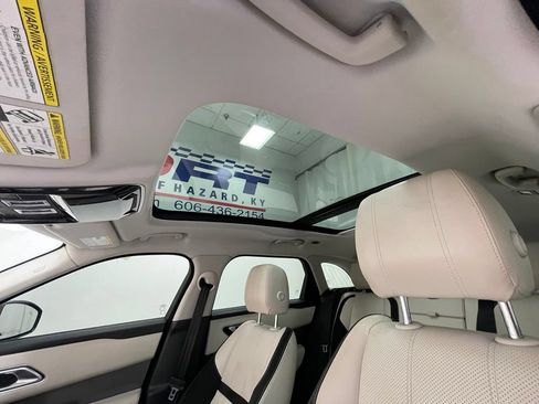 Used 2019 Land Rover Range Rover Velar S AWD/4WD image 17
