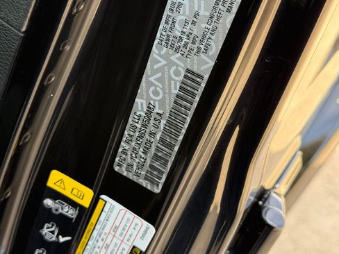 Used 2025 Jeep Wrangler Sahara image 29