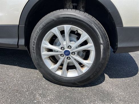 Used 2017 Ford Escape SE w/ SE Leather Comfort Package AWD/4WD image 11