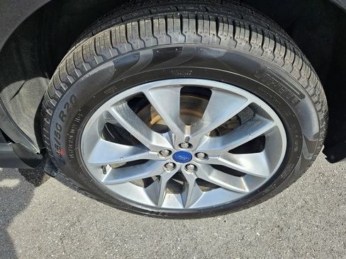 Used 2015 Ford Edge Titanium w/ Equipment Group 301A FWD image 9