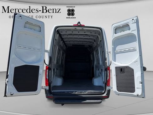 Used 2025 Mercedes-Benz Sprinter 3500 image 9