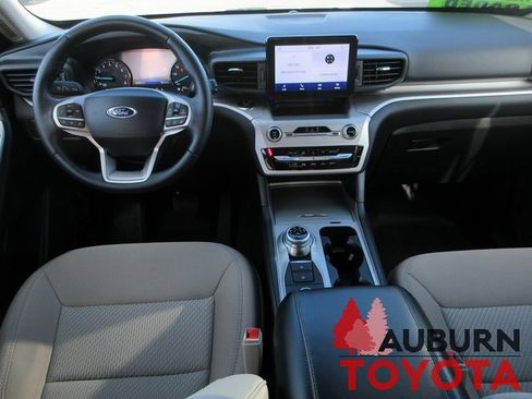 Used 2022 Ford Explorer XLT image 11