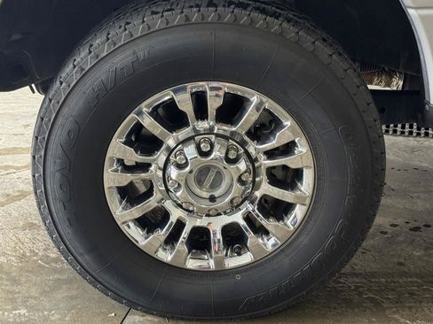 Used 2021 Ford F350 XLT w/ XLT Premium Package AWD/4WD image 33