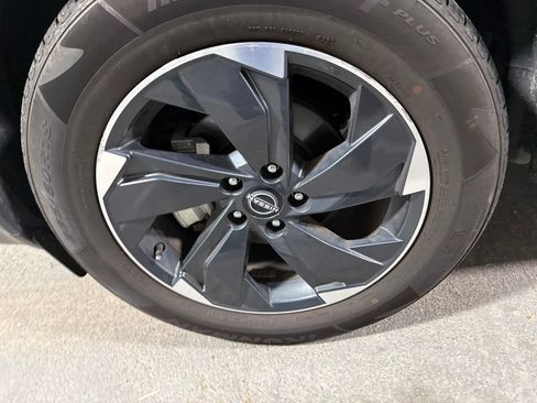 Used 2025 Nissan Rogue SV FWD image 34