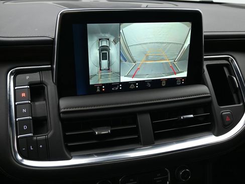 Used 2024 Chevrolet Suburban High Country w/ Advanced Technology Package image 17