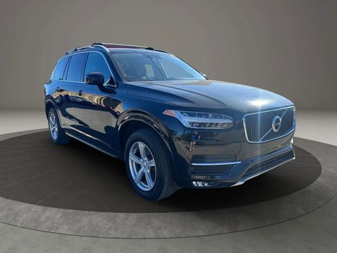 Used 2019 Volvo XC90 T5 Momentum image 3