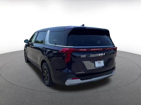 Used 2026 Kia Carnival FWD image 11