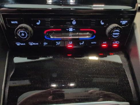 Used 2025 Jeep Grand Cherokee Altitude AWD/4WD image 26