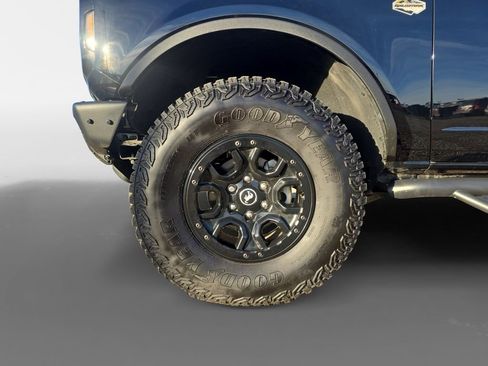 Used 2023 Ford Bronco Wildtrak image 16