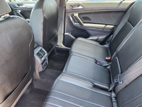 Certified 2022 Volkswagen Tiguan SE R-Line FWD image 25