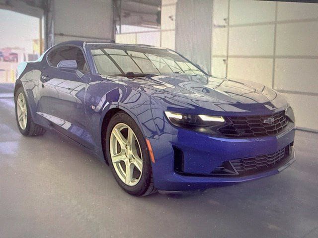 Used 2020 Chevrolet Camaro LT RWD image 1