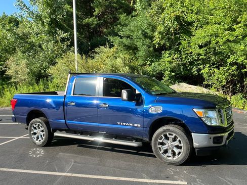 Used 2018 Nissan Titan SV w/ SV Convenience Package AWD/4WD image 19