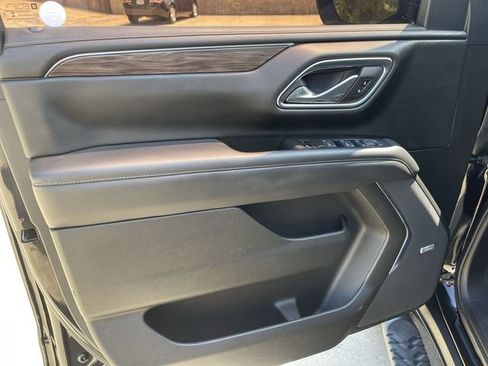 Used 2021 Chevrolet Tahoe Z71 w/ Luxury Package AWD/4WD image 10