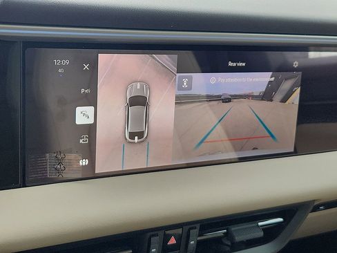 Certified 2025 Porsche Macan Electric image 18