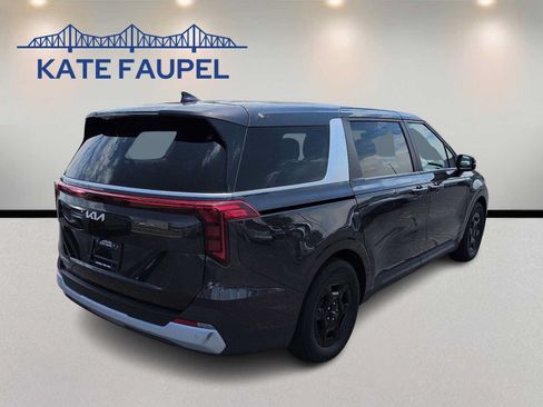 Used 2025 Kia Carnival FWD image 7